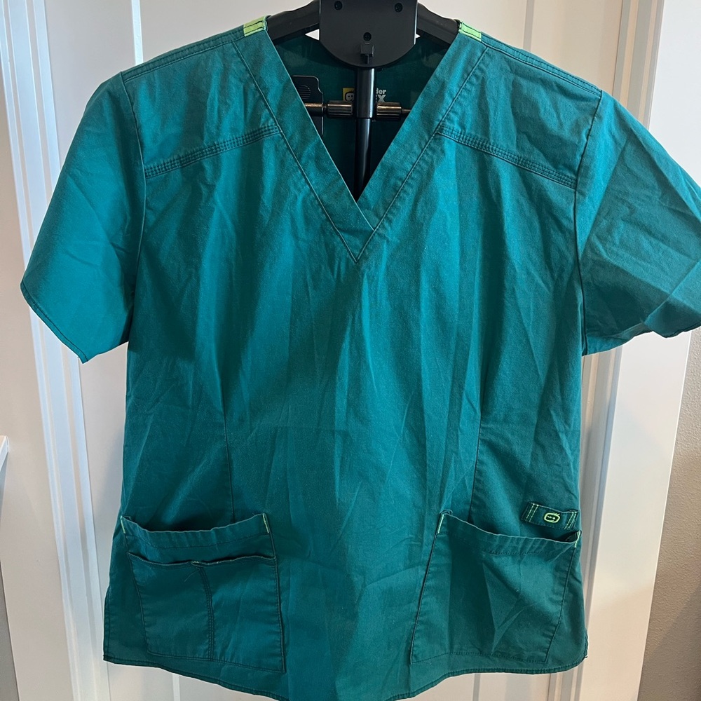 Wonderflex teal short sleeve v neck women’s scrub top size XL